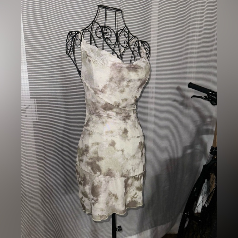 Flirty and cute cream/grey/white water color mini dress!